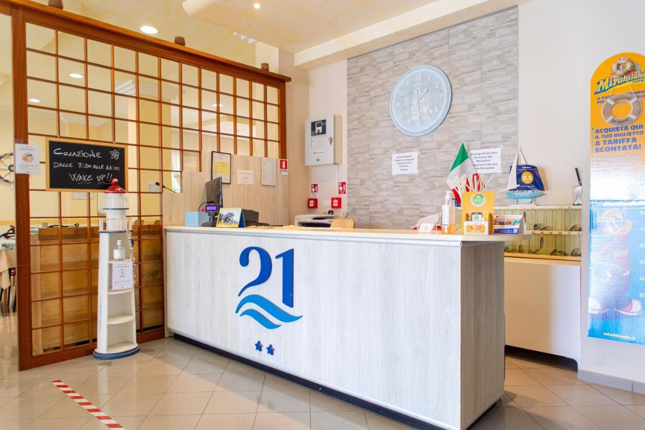 Hotel 21 Риччоне Экстерьер фото